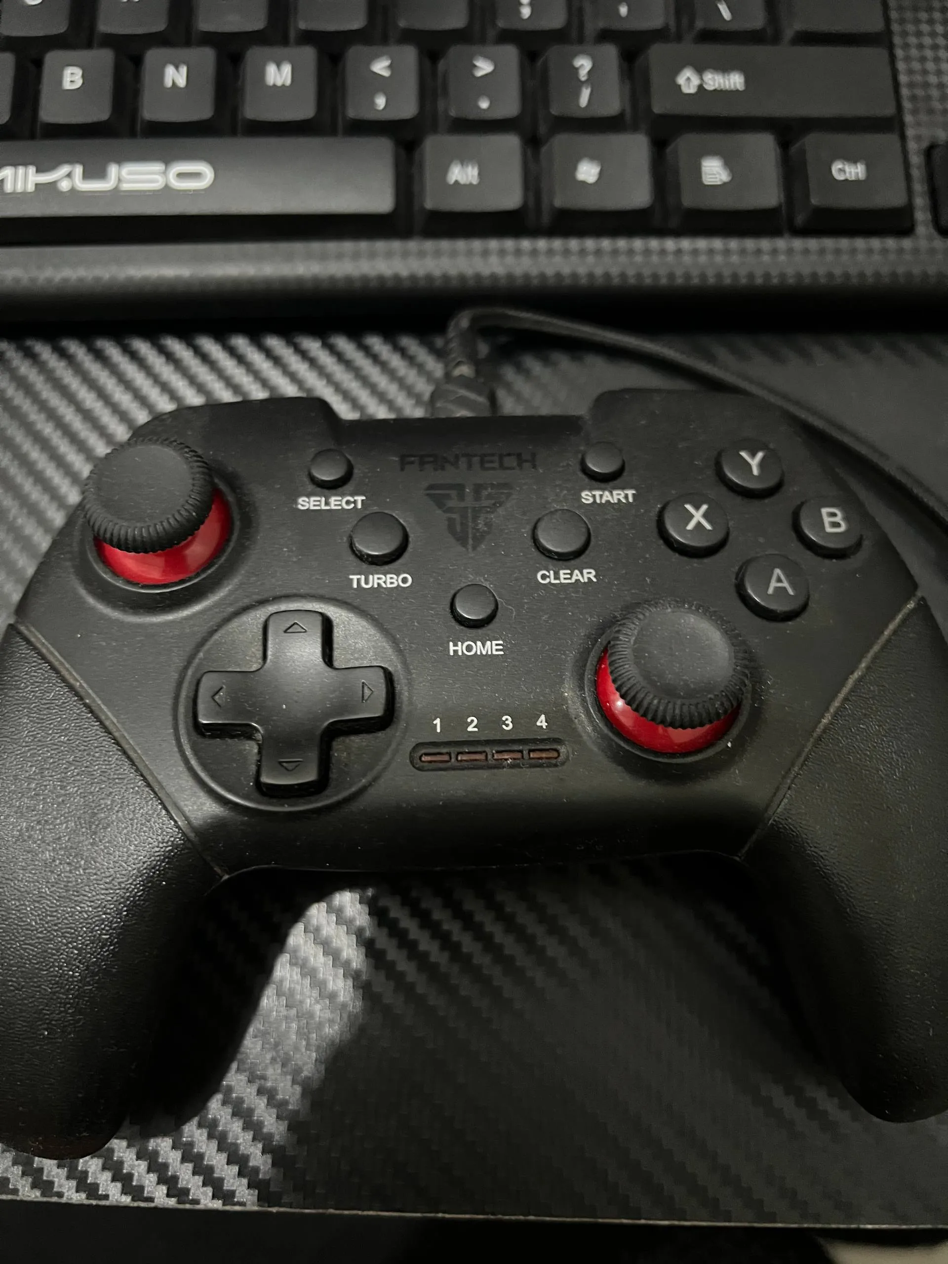 Foto pria sebelum diedit AI